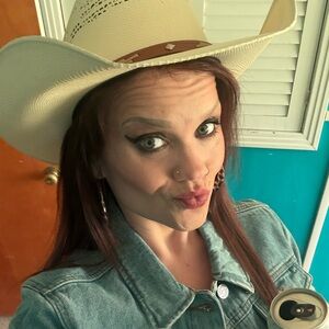 Meet your Posher, Teresa